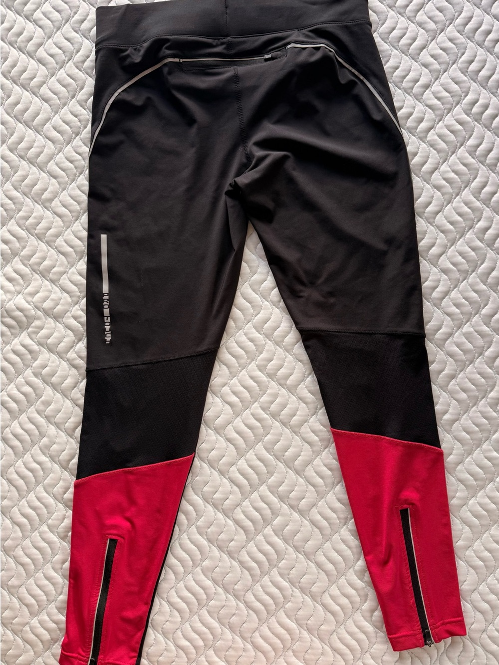 H&M Black and Red Colorblock Leggings